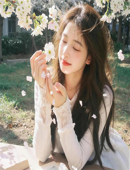 女人的資本_辦公室撕開奶罩揉吮奶頭在線視頻