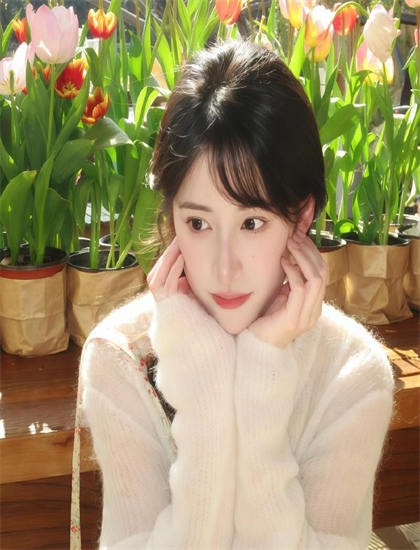 奇幻片深度解析：《是爱非友》的人物塑造与情感表达 ——深入探索奇幻片的艺术世界